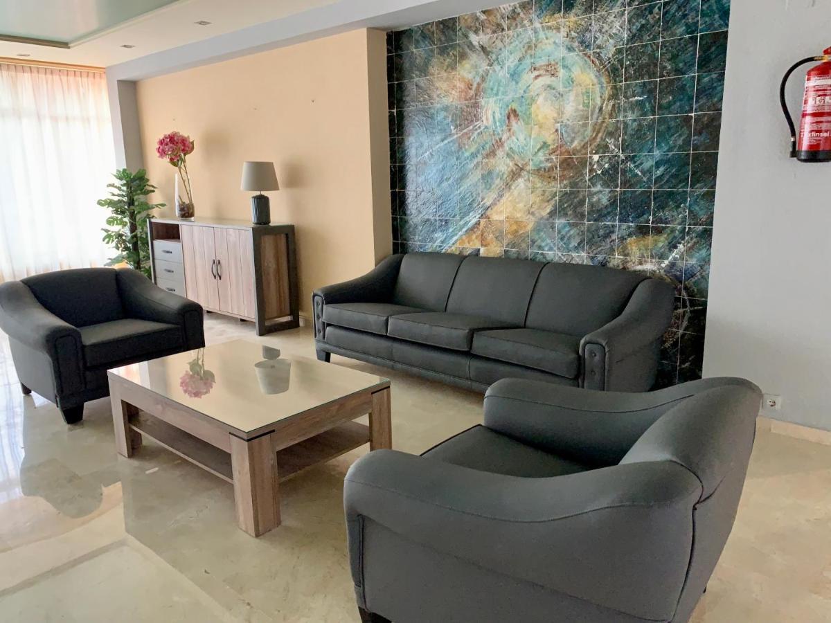 Ar Apartments - Central And Modern Apartment In เบนัลมาเดนา ภายนอก รูปภาพ