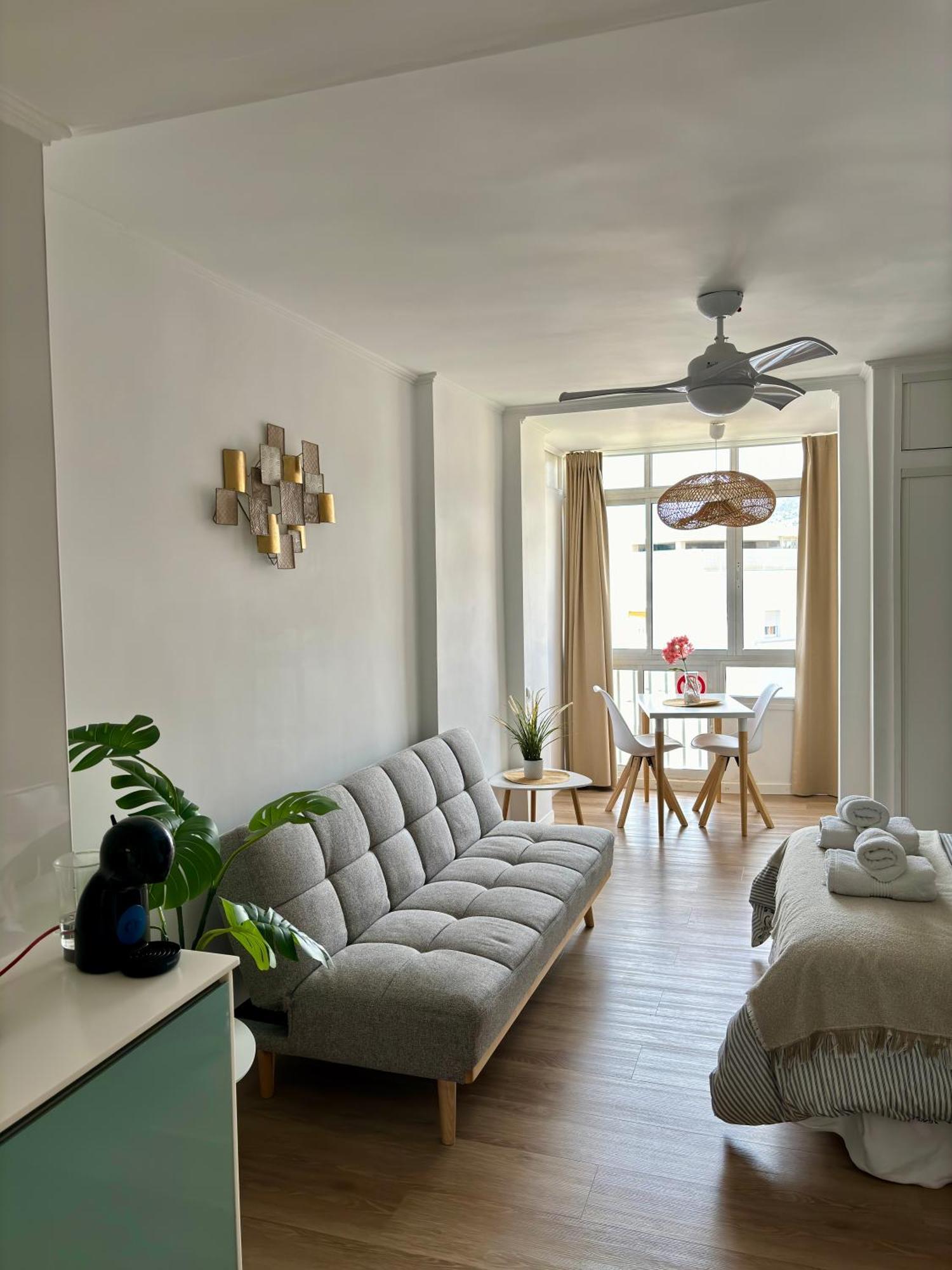 Ar Apartments - Central And Modern Apartment In เบนัลมาเดนา ภายนอก รูปภาพ