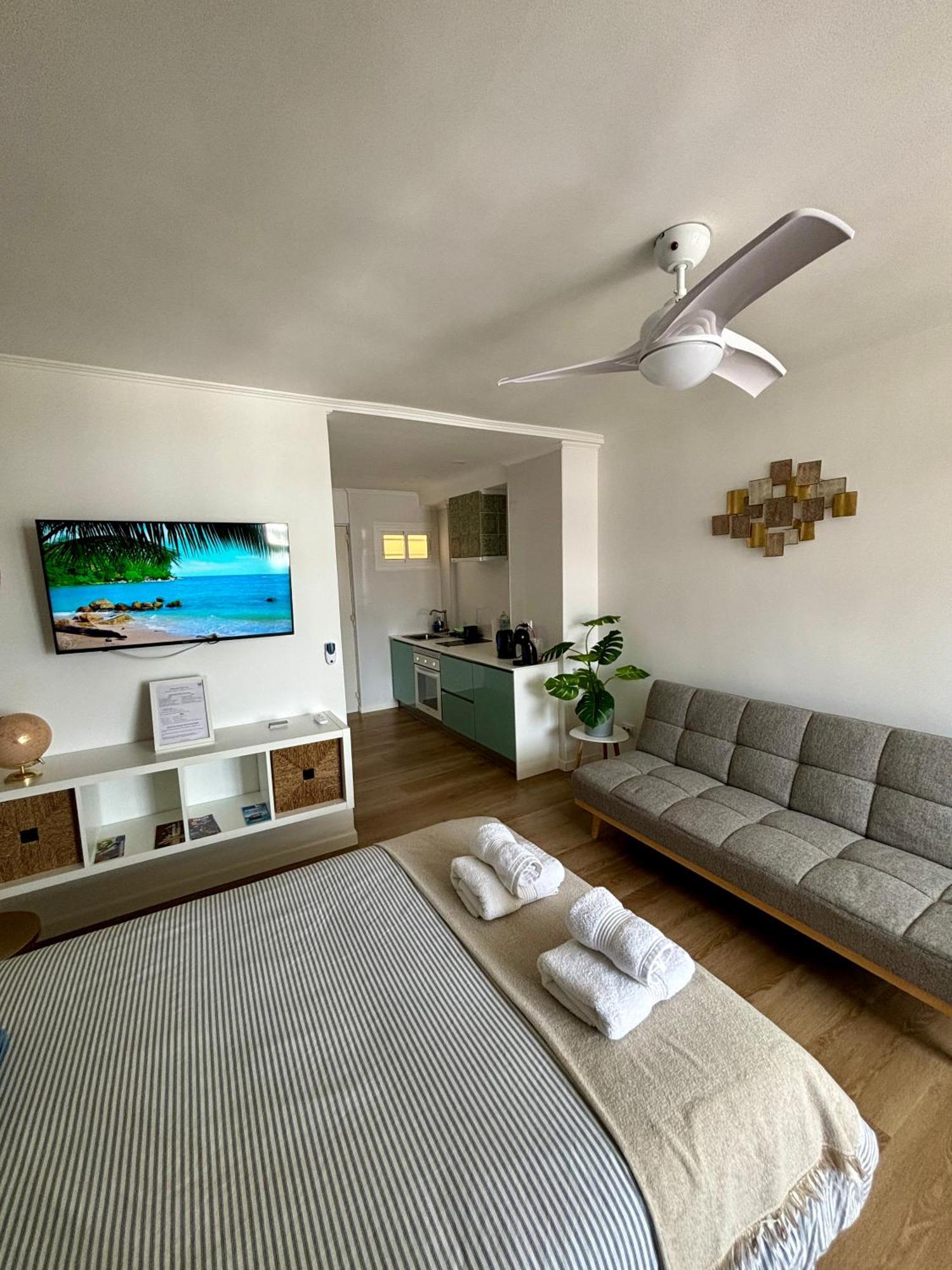 Ar Apartments - Central And Modern Apartment In เบนัลมาเดนา ภายนอก รูปภาพ