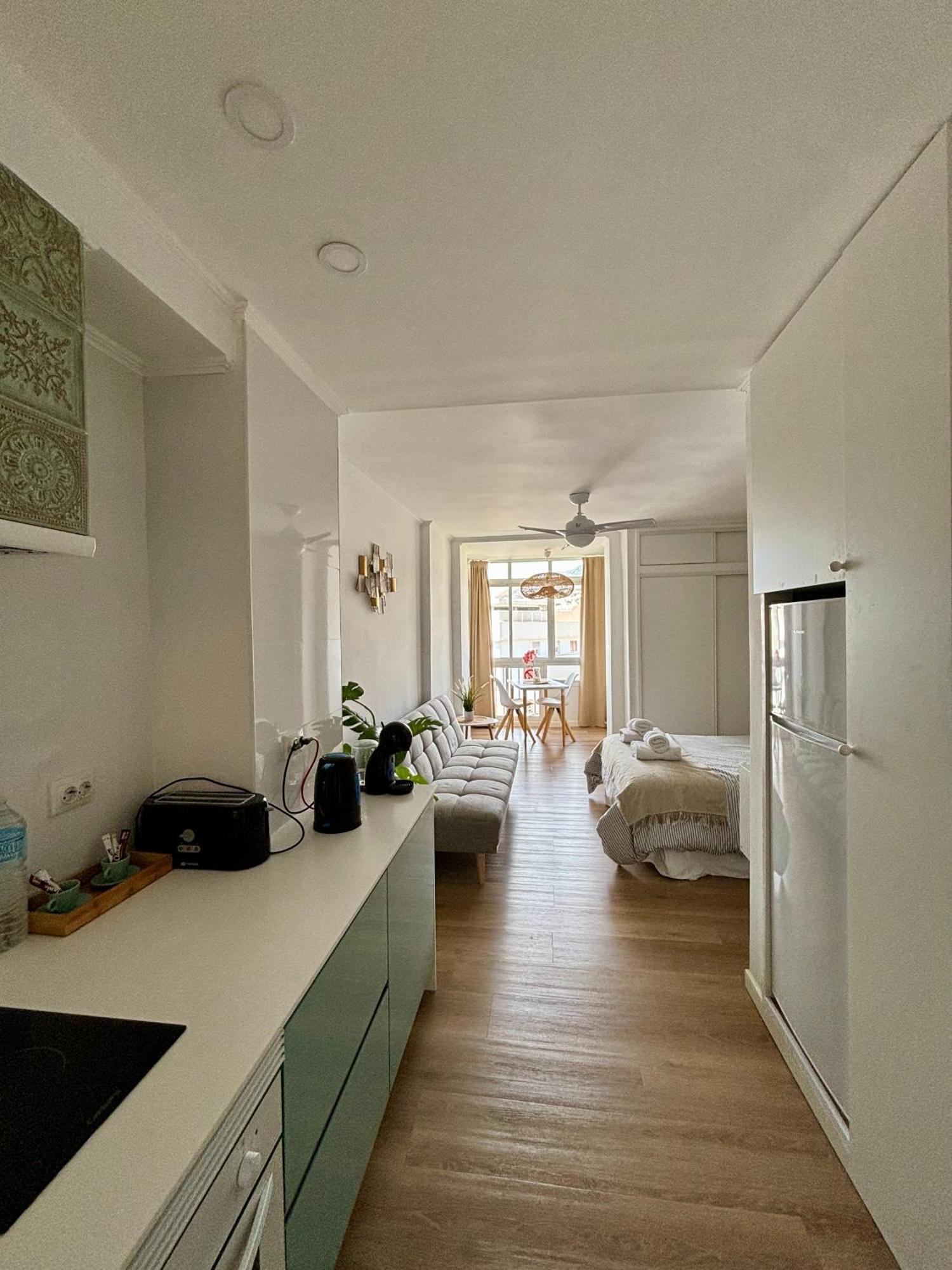 Ar Apartments - Central And Modern Apartment In เบนัลมาเดนา ภายนอก รูปภาพ