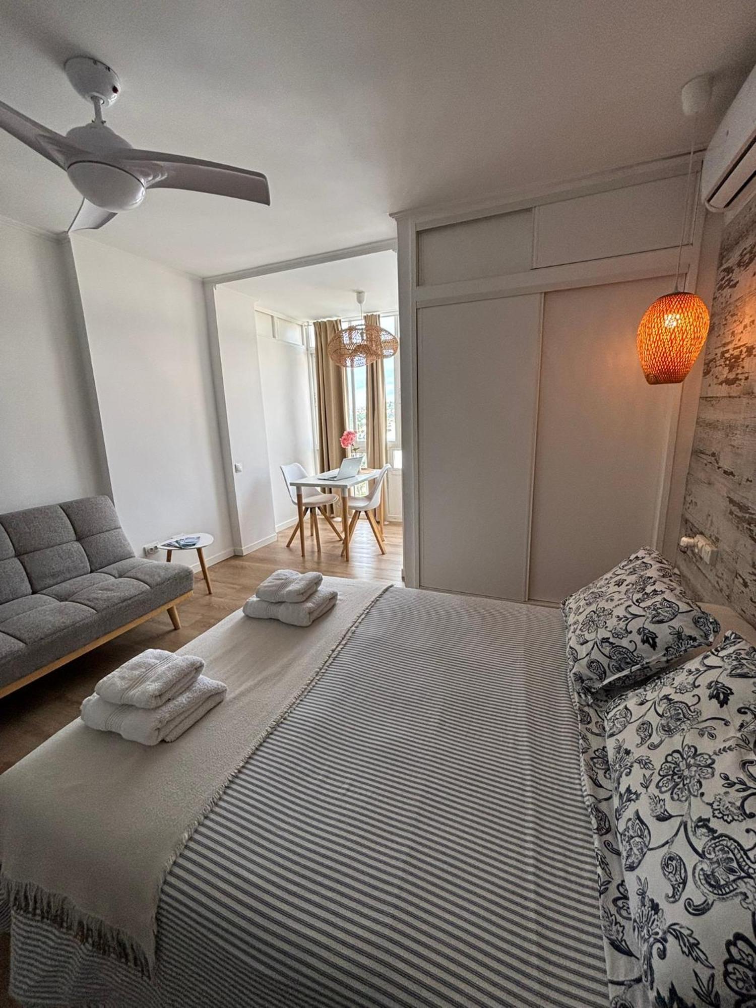 Ar Apartments - Central And Modern Apartment In เบนัลมาเดนา ภายนอก รูปภาพ