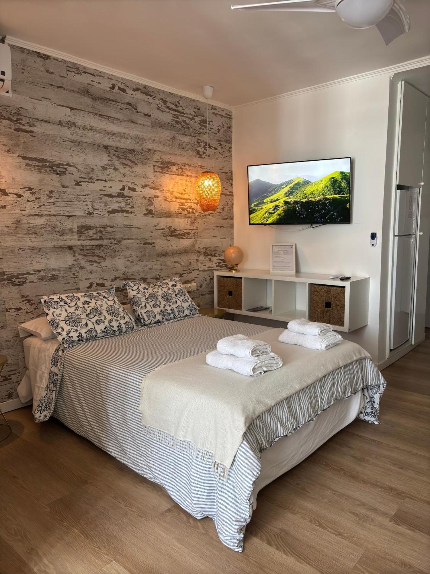 Ar Apartments - Central And Modern Apartment In เบนัลมาเดนา ภายนอก รูปภาพ