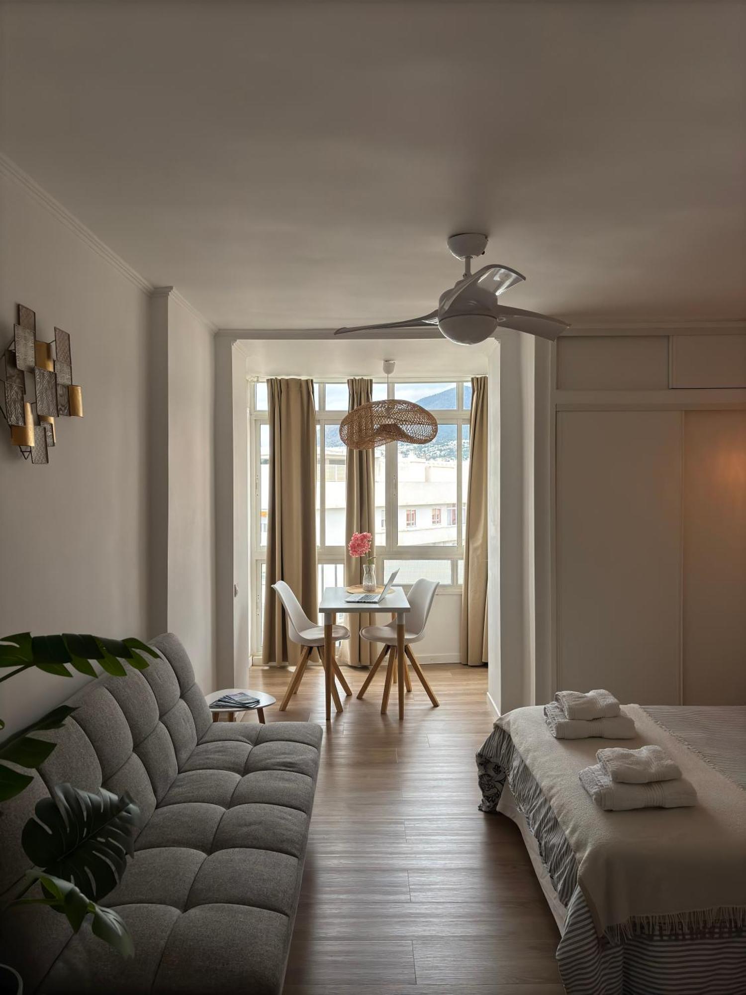Ar Apartments - Central And Modern Apartment In เบนัลมาเดนา ภายนอก รูปภาพ